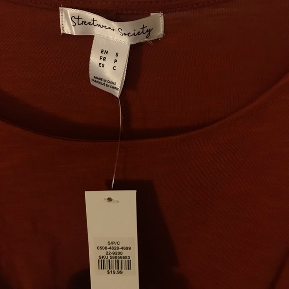 Red front knot top - Picture 2 of 2